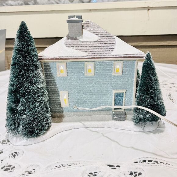Dept 56 Winters Frost Edgewater Inn Christmas Village Ceramic House 4025415 - Picture 10 of 16